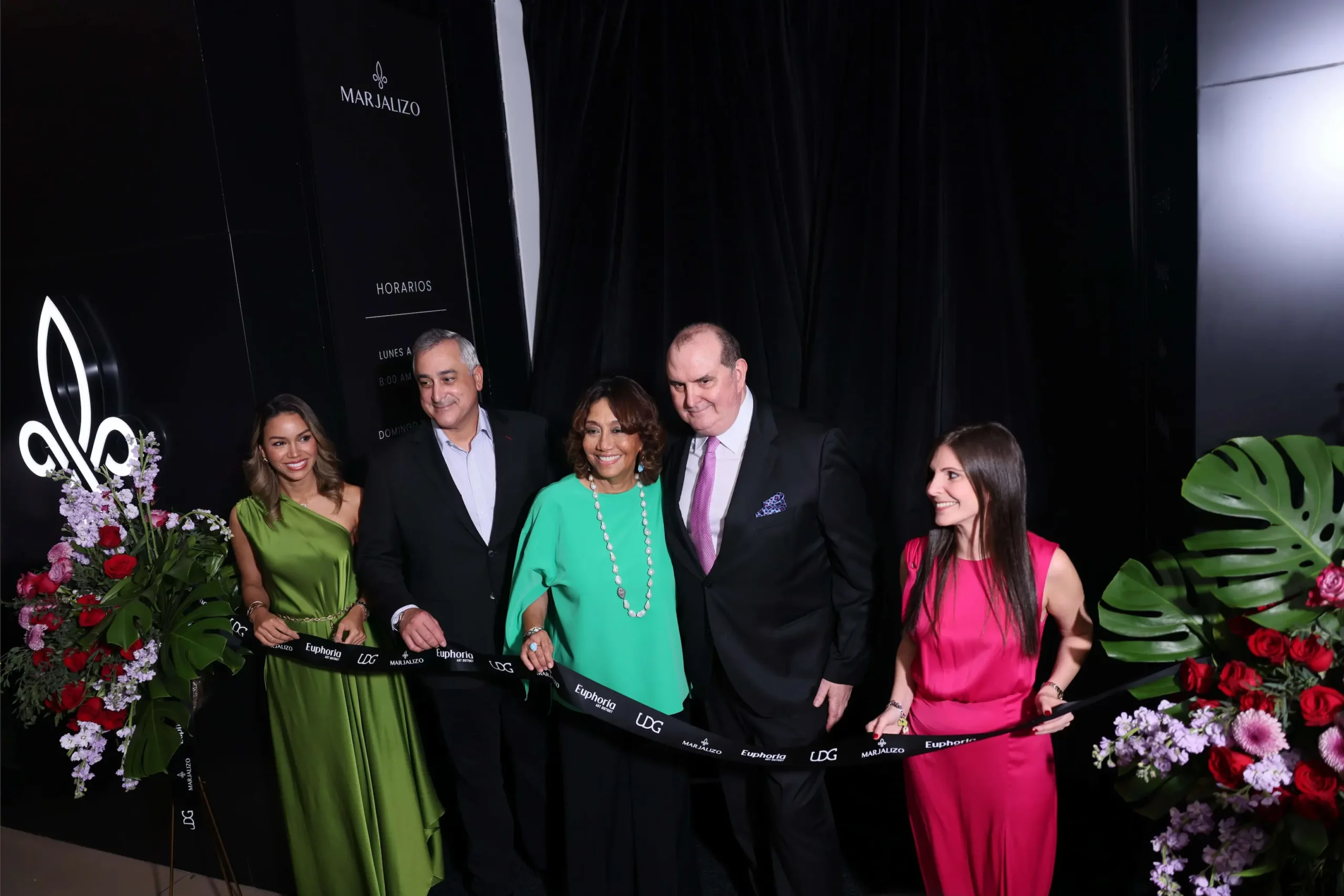 Corte de cinta con la presencia de Olga Sinclair, Gabriel Diez y José Manuel Marjalizo