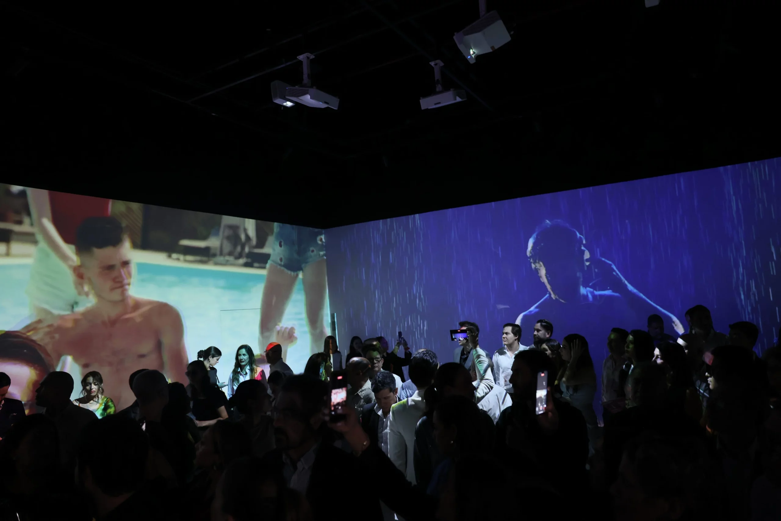 Asistencia al evento de lanzamiento, arte inmersivo